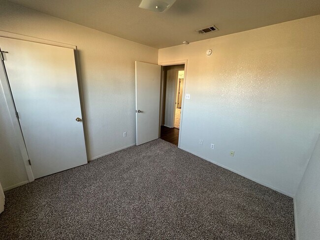 Building Photo - AVAILABLE NOW! - 2 WEEKS FREE!