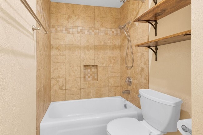 Building Photo - Available NOW! 3 Bedroom 2 Bath Beautiful Home in BOULDER!