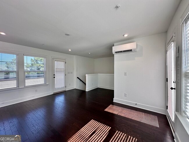 Building Photo - 533 Whitlox Rd NW