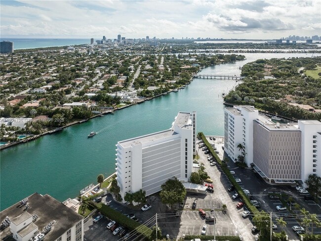 Building Photo - 9101 E Bay Harbor Dr