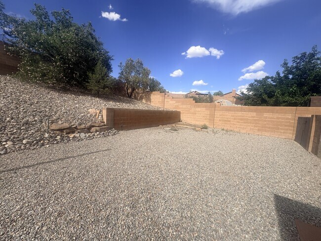 Building Photo - 5425 Caballo Ct NE