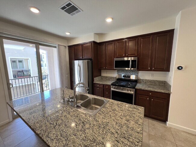 Building Photo - Spacious 2 Bedroom Townhome in San Jose