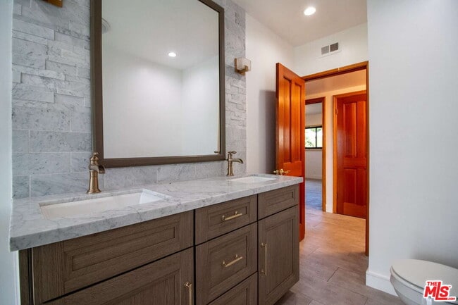 Building Photo - 11619 Lerdo Ave