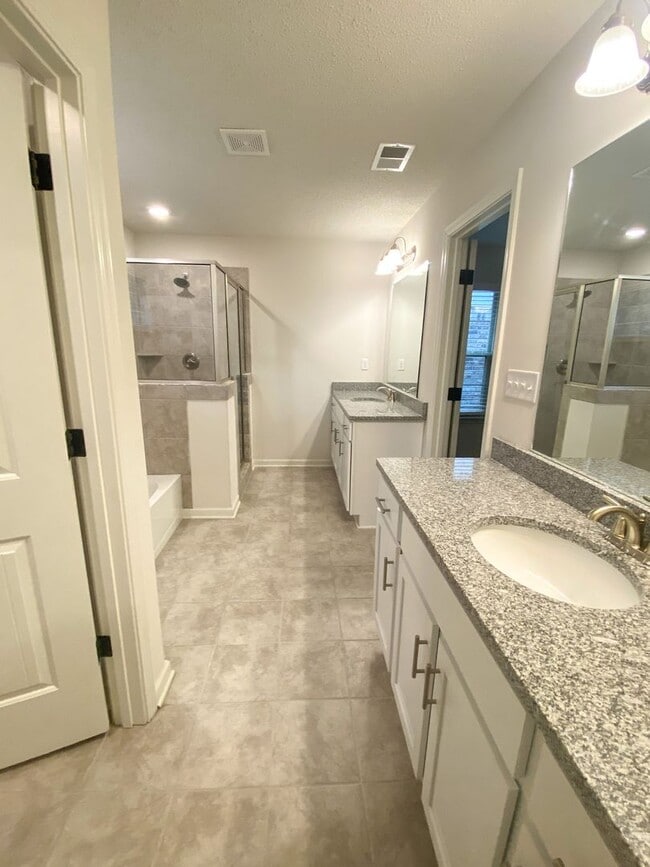 Building Photo - 4 bed, 3 bath built in 2021 in Somerville