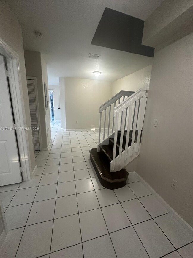 Building Photo - 2440 SE 14th Ave