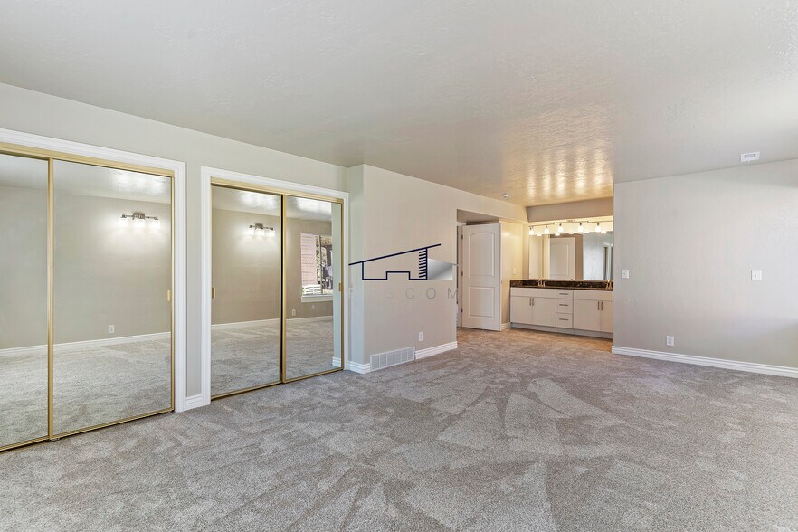 Building Photo - 26 White Barn Dr