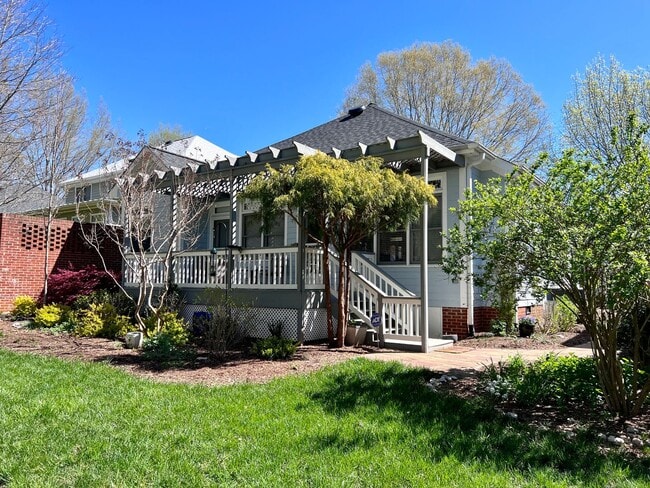 Building Photo - Gorgeous One Level Home in Chapel Hill