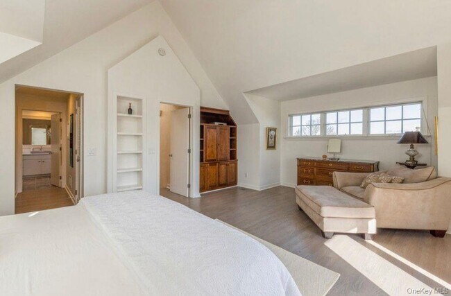 Building Photo - 582 Hayground Rd