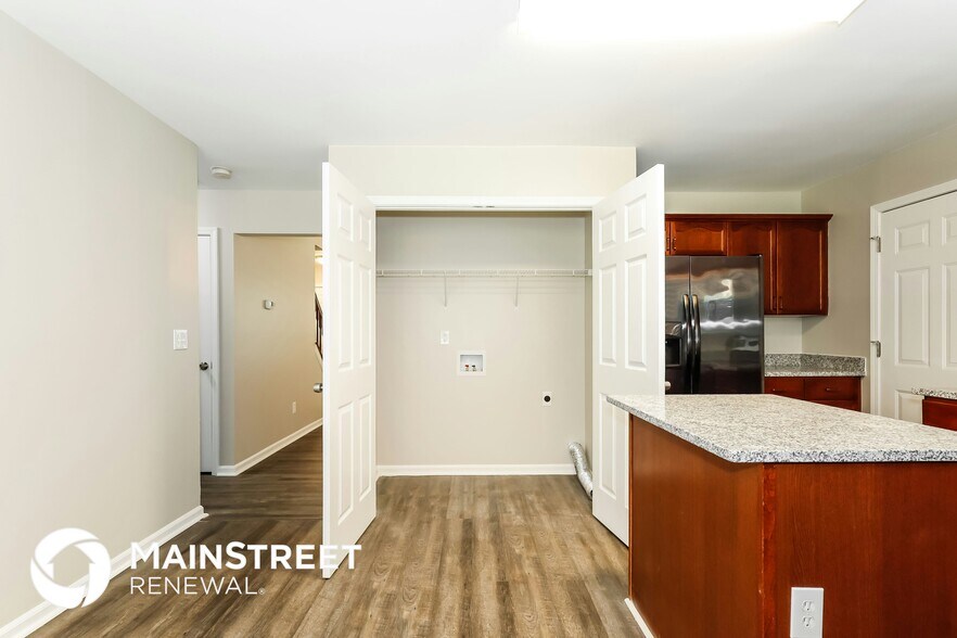 Building Photo - 3601 Kristofer Dr