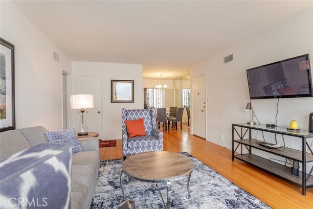 Building Photo - 204 S Arnaz Dr