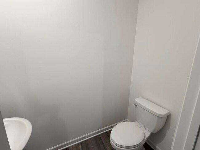 Building Photo - 105 Elijah St