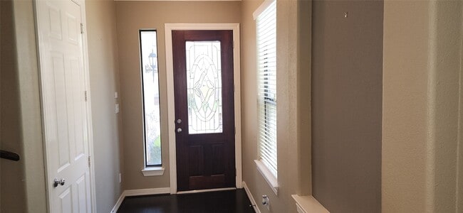 Building Photo - 11614 Royal Oaks Crossing