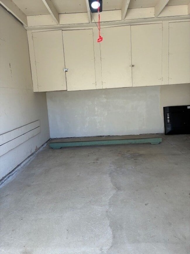 Building Photo - 2 Bed 1 Bath Newly Renovated for Rent in Newport Beach