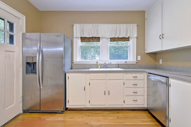 Building Photo - Delightful Home in Brandon Heights