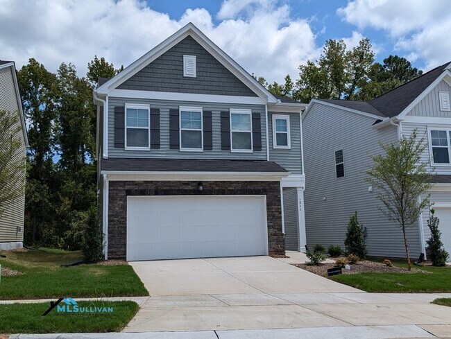 Building Photo - 5866 Woodlawn Dr