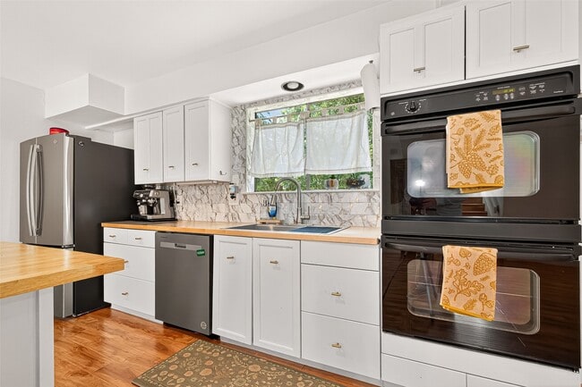 Building Photo - 1422 Chardonnay Dr