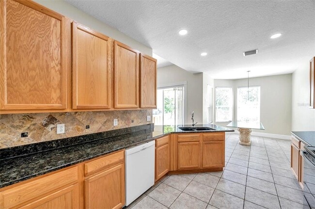 Building Photo - 1915 Fruitridge St