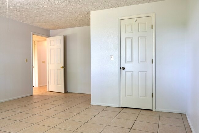 Building Photo - 17051 Lemming Ln