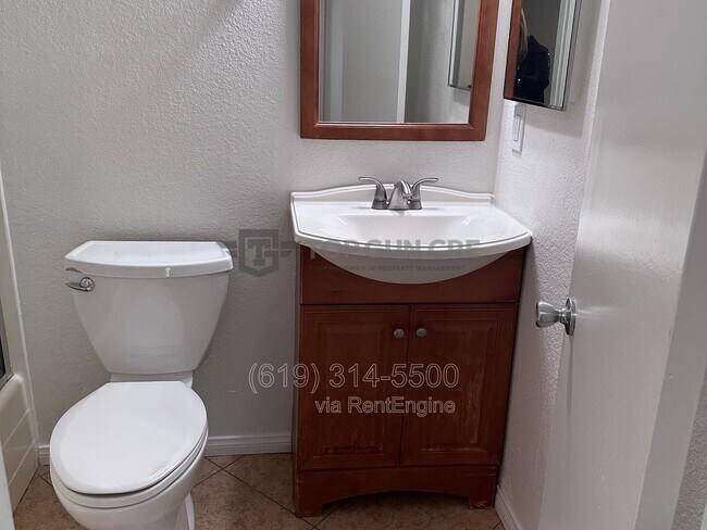 Building Photo - 1182 Holly Ave