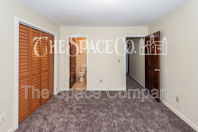 Building Photo - 2020 Coldspring Dr