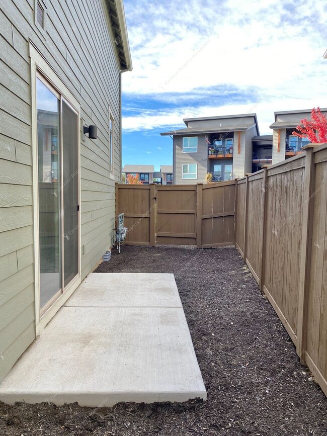 Building Photo - Newer 3BR - 2.5BA Home a Sought-After Redmond Community