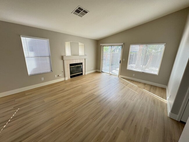 Building Photo - Bright & Stylish 2-Bedroom Home with Spaci...