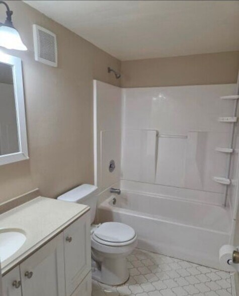 Building Photo - 4447 Barna Ave