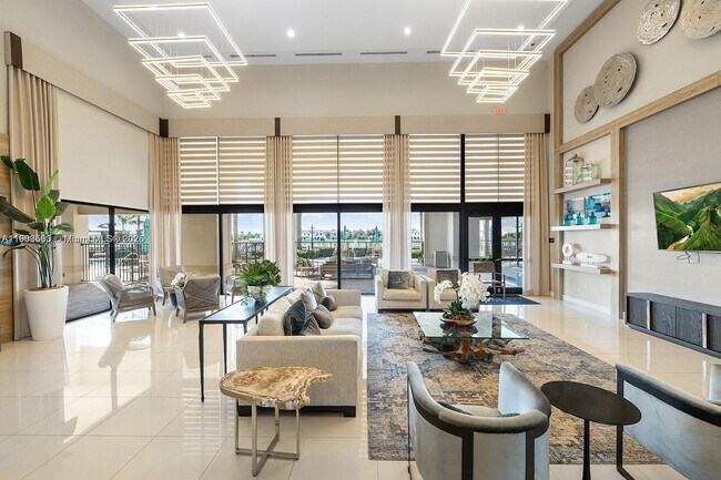 Building Photo - 10537 W 32nd Ln