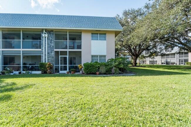 Building Photo - 18081 SE Country Club Dr
