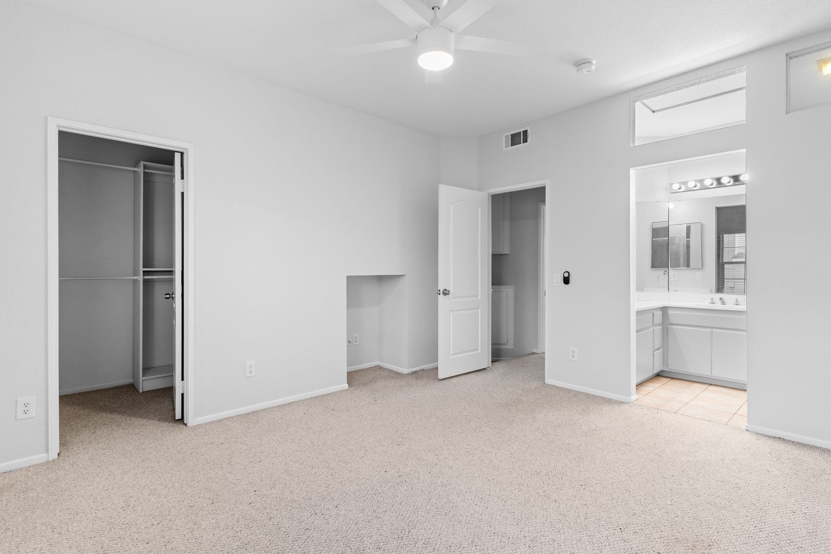 Building Photo - 1050 S Volterra Way