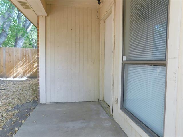 Building Photo - 3305 Gardenview Cir