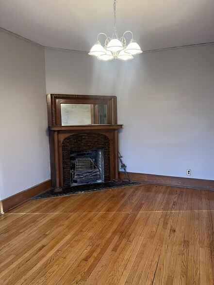 Building Photo - 2135 W Juneau Ave