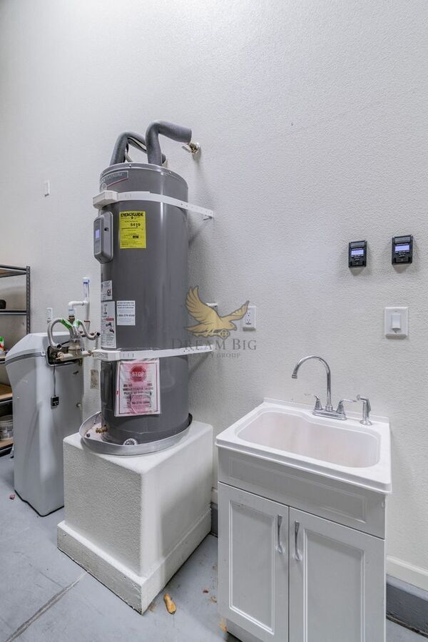 Building Photo - 4615 E St Louis Ave