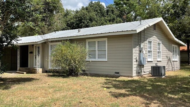 Building Photo - 606 Marshall St