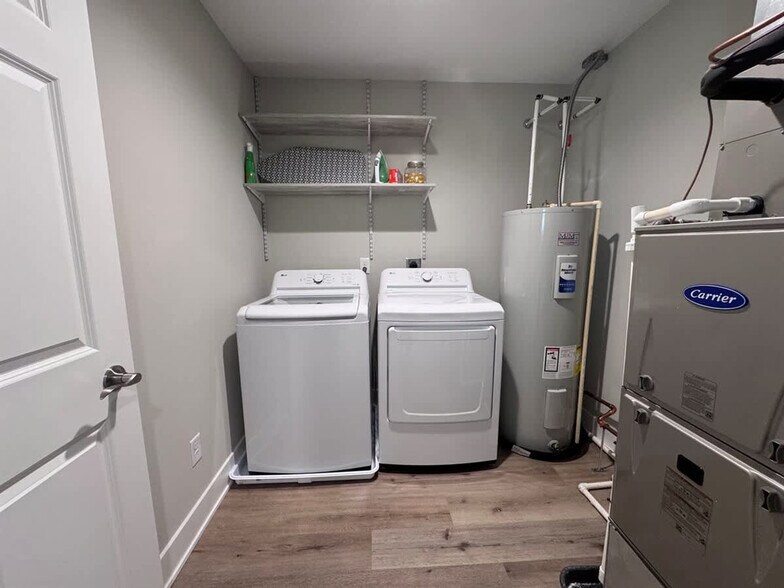 Building Photo - 1249 Kinsmoor Ave