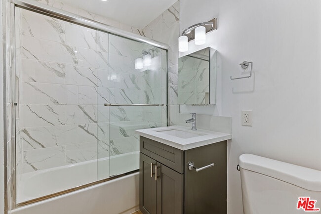 Building Photo - 2920 Alsace Ave