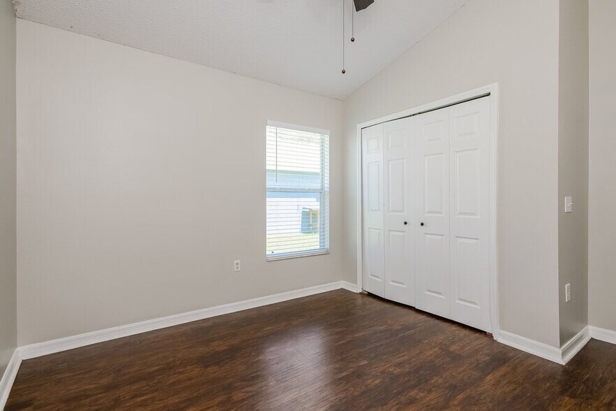 Building Photo - 1320 Creekview Ct