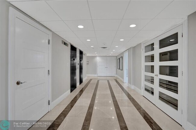 Building Photo - 1150 Hillsboro Mile