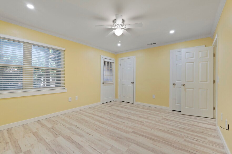 Building Photo - 400 William Hilton Pky
