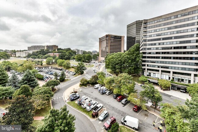 Building Photo - 1021 Arlington Blvd