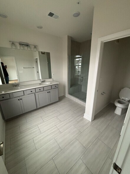 Building Photo - 43396 Farringdon Sq