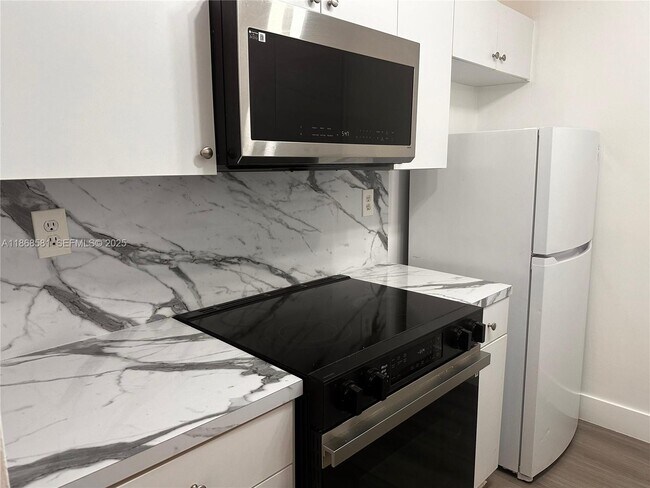 Building Photo - 7231 Miami Lakes Dr