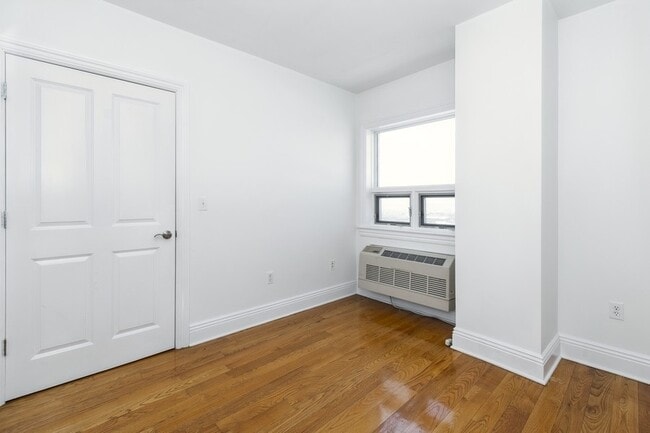Building Photo - 809-815 22nd St Unit# 1507