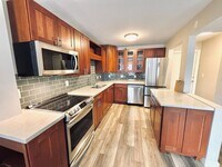Building Photo - Beautiful 1 bed 1 bath executive condo! Heated parking, gym, sauna!