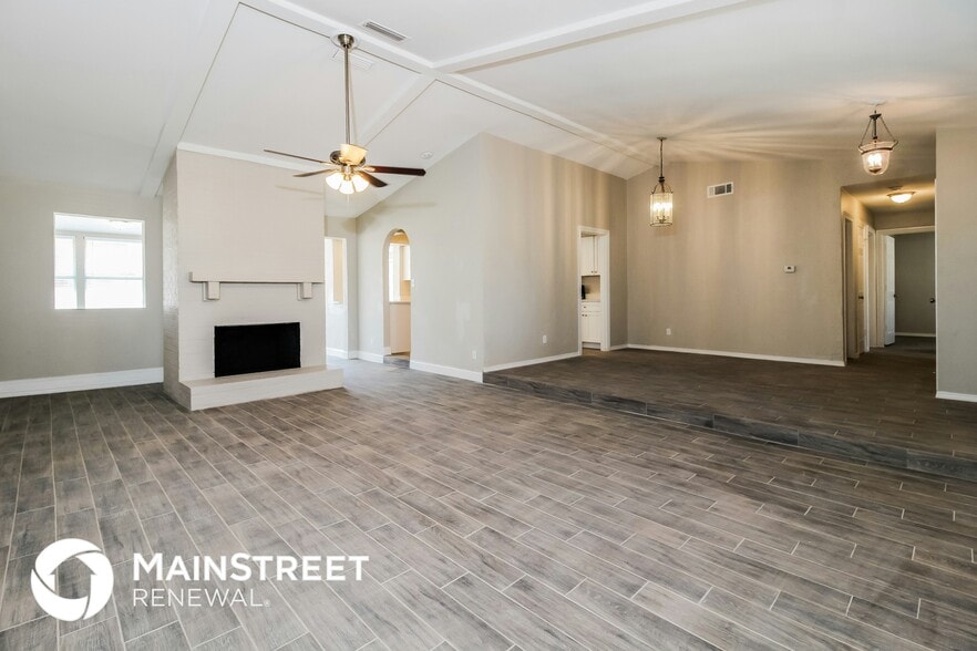 Building Photo - 1638 Chisolm Trail