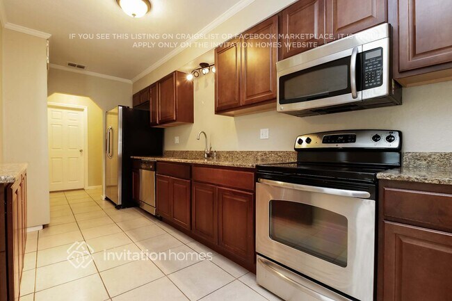Building Photo - 533 S Crest Ave