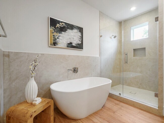 Building Photo - 861 Rachel St