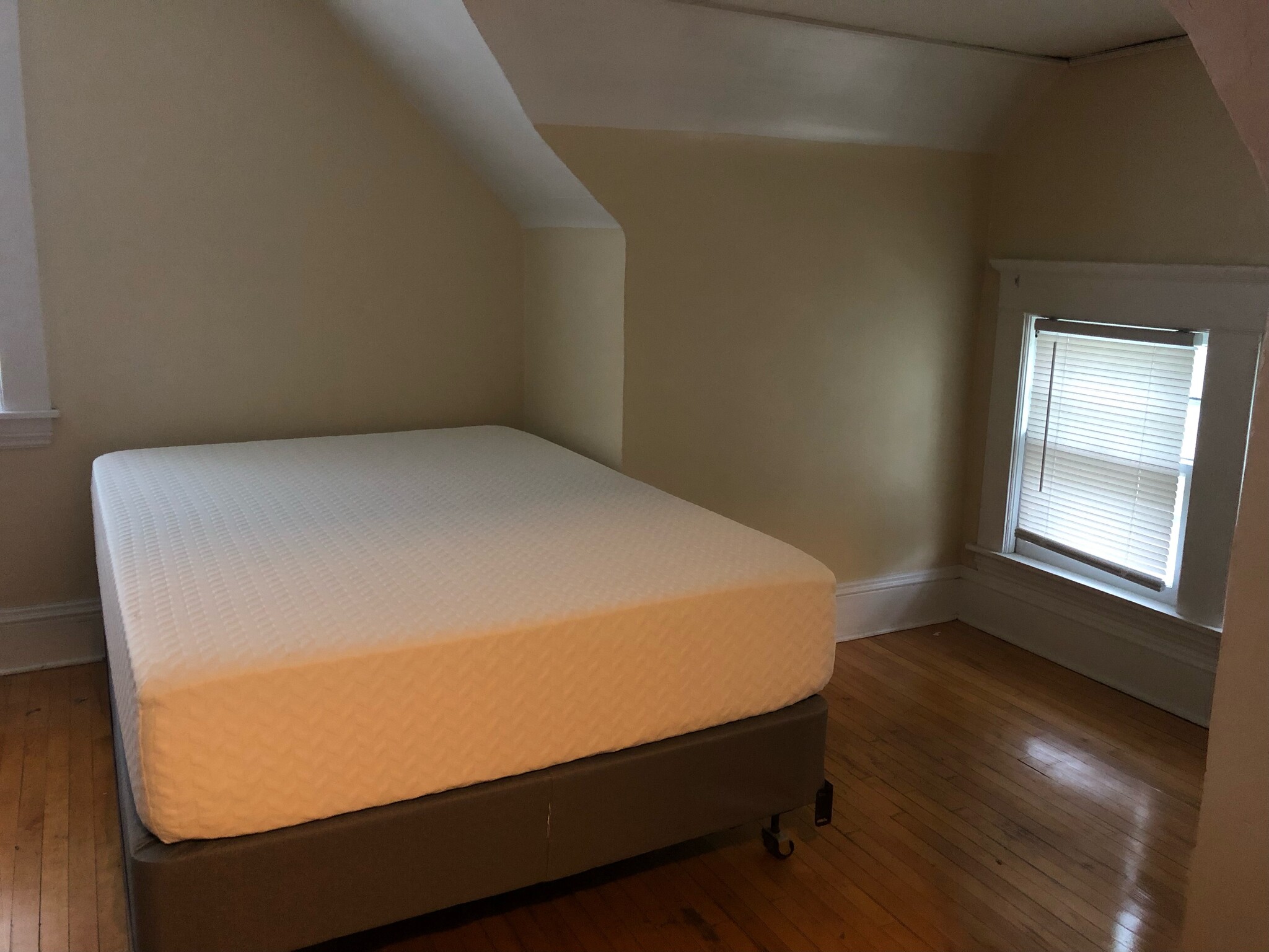 Bedroom - 717 Maryland Ave