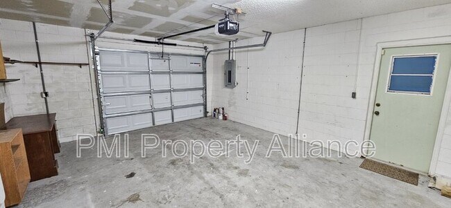 Building Photo - 406 Whitewing Cir