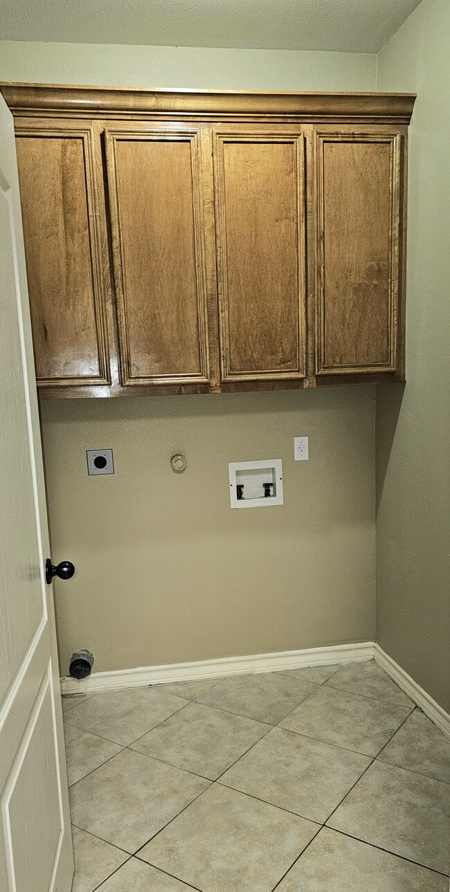 Building Photo - 6214 Manresa Dr